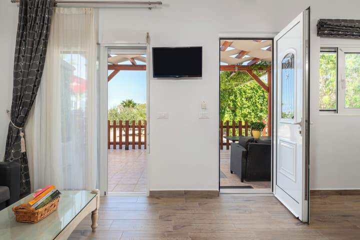 Vlycha Beach Studios & Apartments