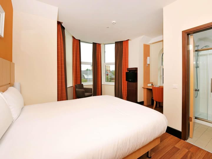ibis Belfast Queens Quarter