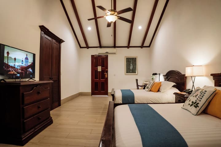 Hotel Plaza Colon