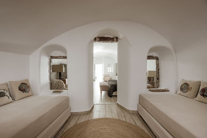 Aqua Luxury Suites