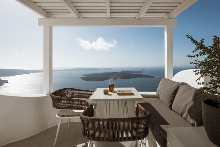 Aqua Luxury Suites