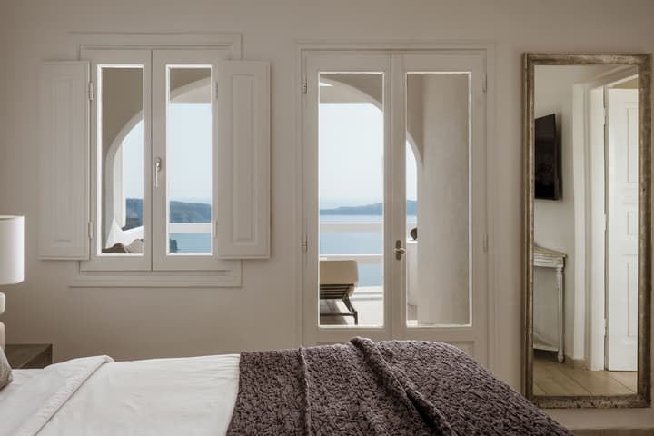 Aqua Luxury Suites