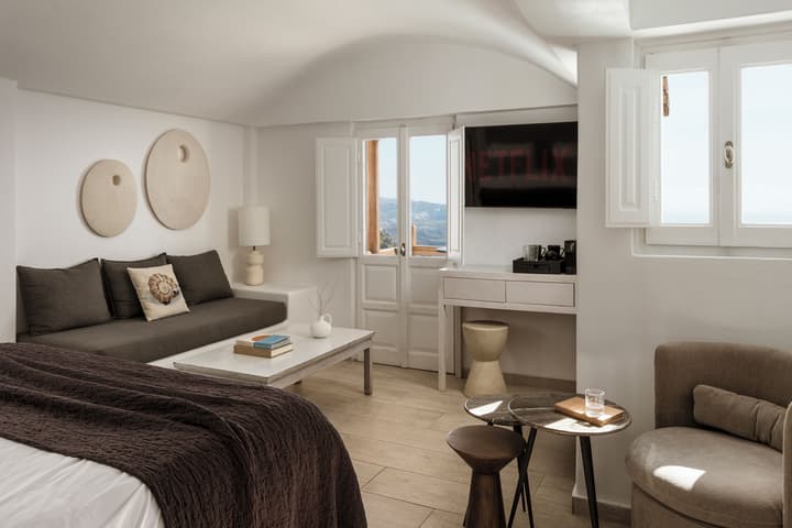 Aqua Luxury Suites