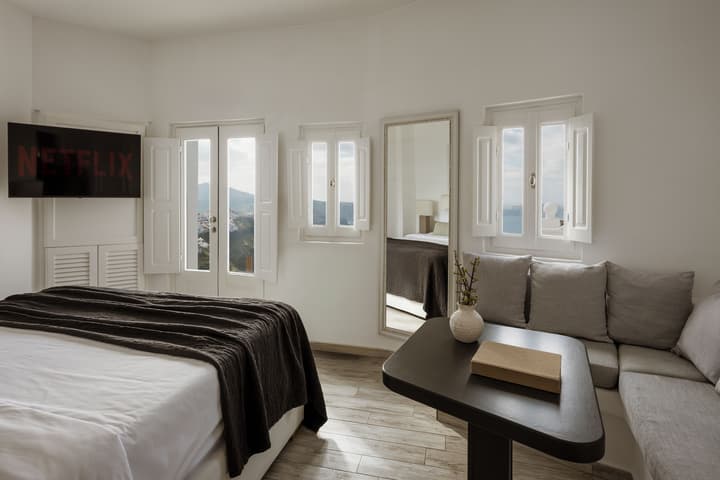 Aqua Luxury Suites