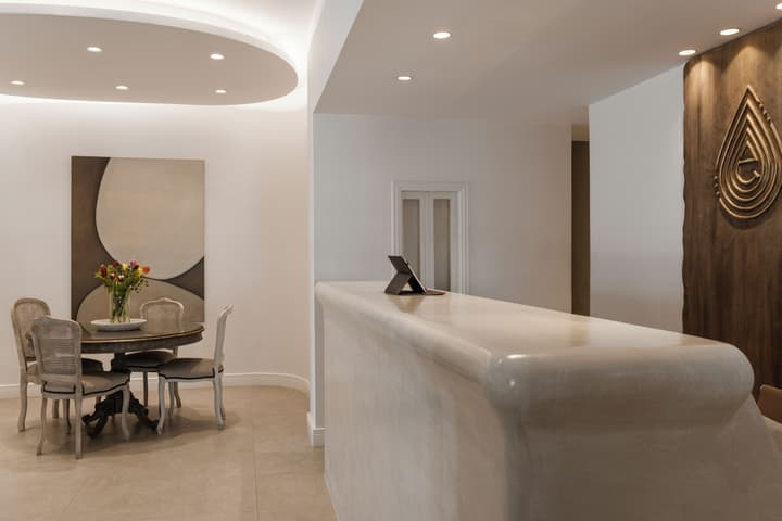 Aqua Luxury Suites