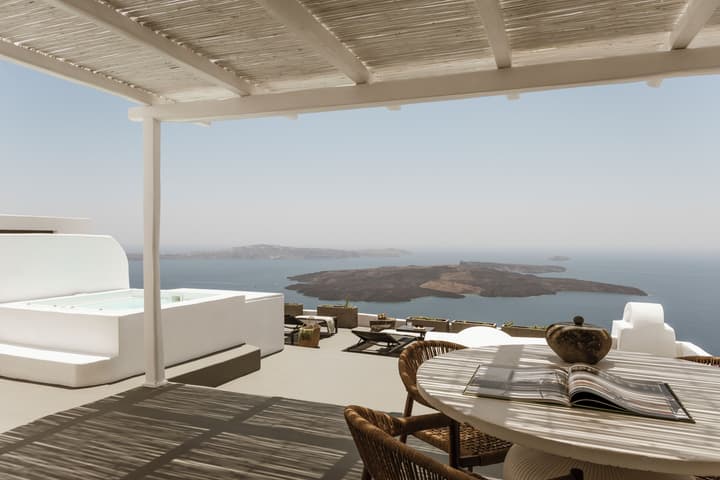 Aqua Luxury Suites