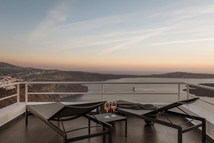 Aqua Luxury Suites