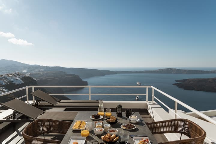 Aqua Luxury Suites