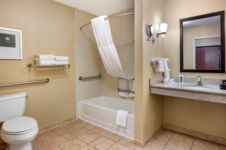 Comfort Suites Urbana Champaign, University Area