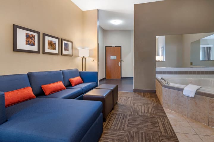 Comfort Suites Urbana Champaign, University Area