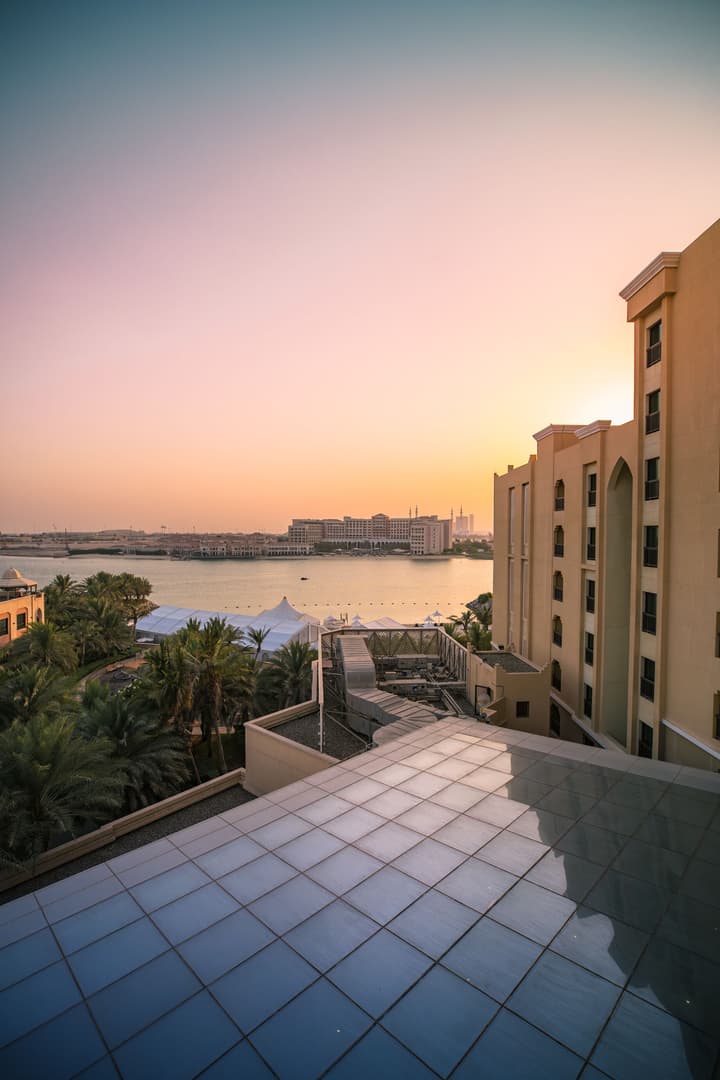 Traders Hotel, Qaryat Al Beri