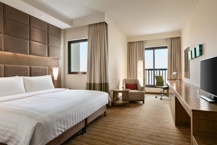 Traders Hotel, Qaryat Al Beri