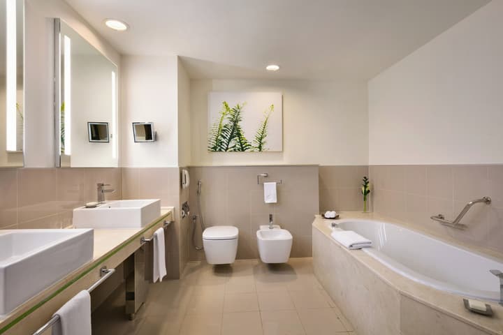 Traders Hotel, Qaryat Al Beri