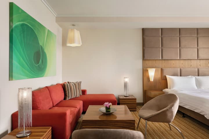 Traders Hotel, Qaryat Al Beri