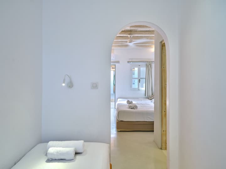 Zefi Hotel & Suites