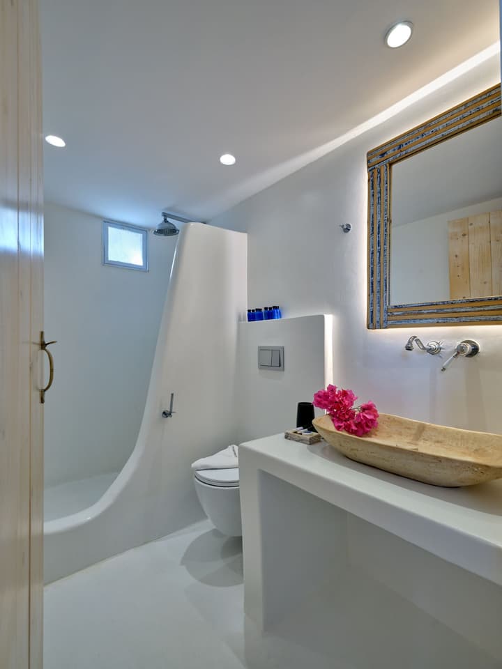 Zefi Hotel & Suites
