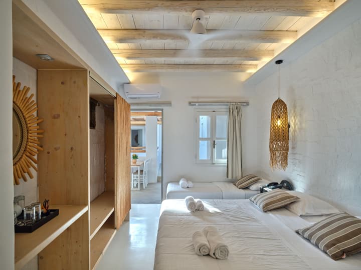 Zefi Hotel & Suites