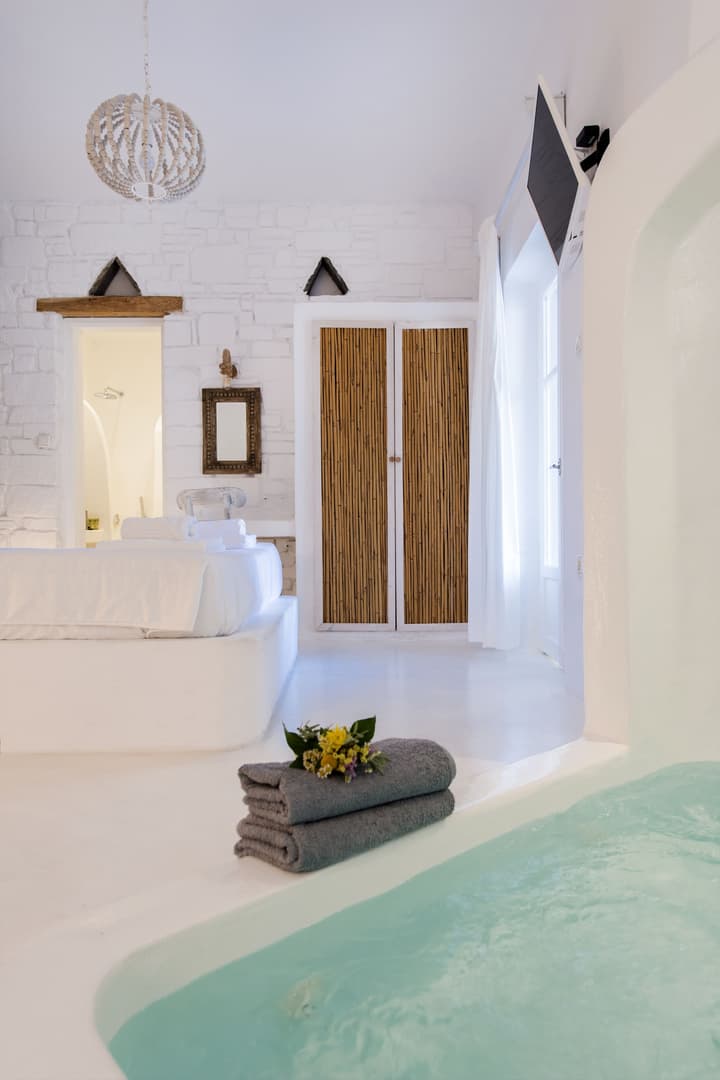 Zefi Hotel & Suites