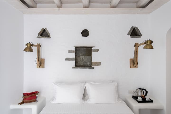 Zefi Hotel & Suites