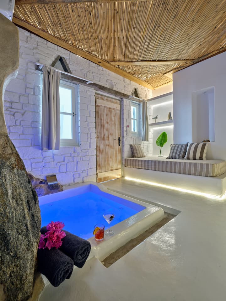 Zefi Hotel & Suites