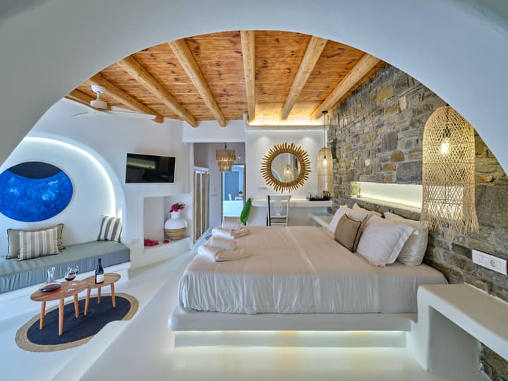 Zefi Hotel & Suites