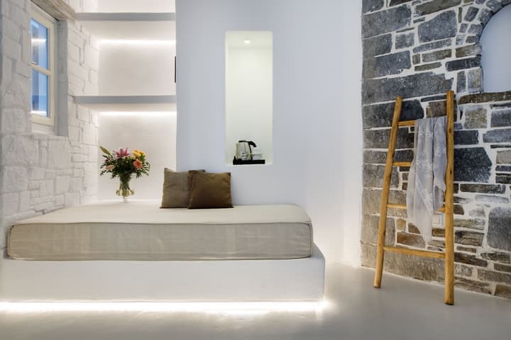 Zefi Hotel & Suites