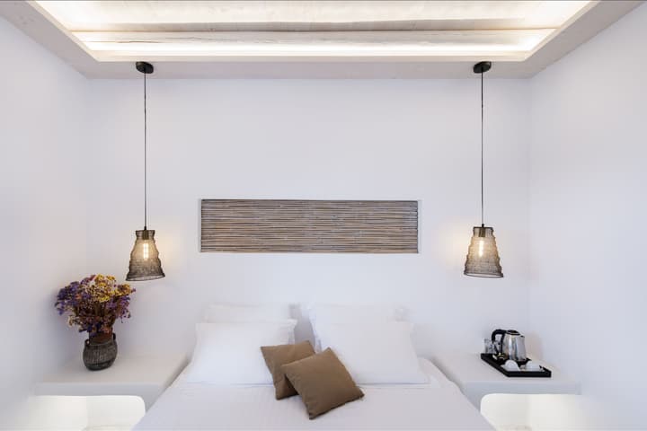 Zefi Hotel & Suites