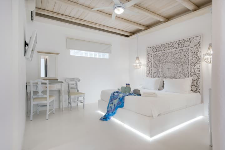 Zefi Hotel & Suites