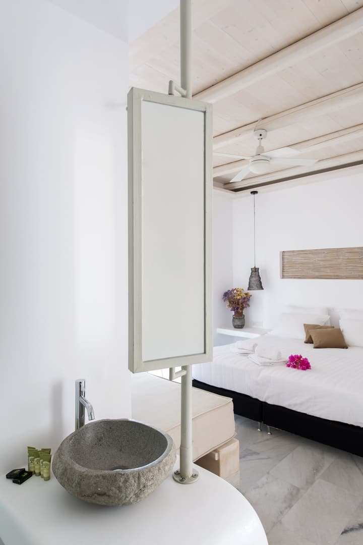 Zefi Hotel & Suites
