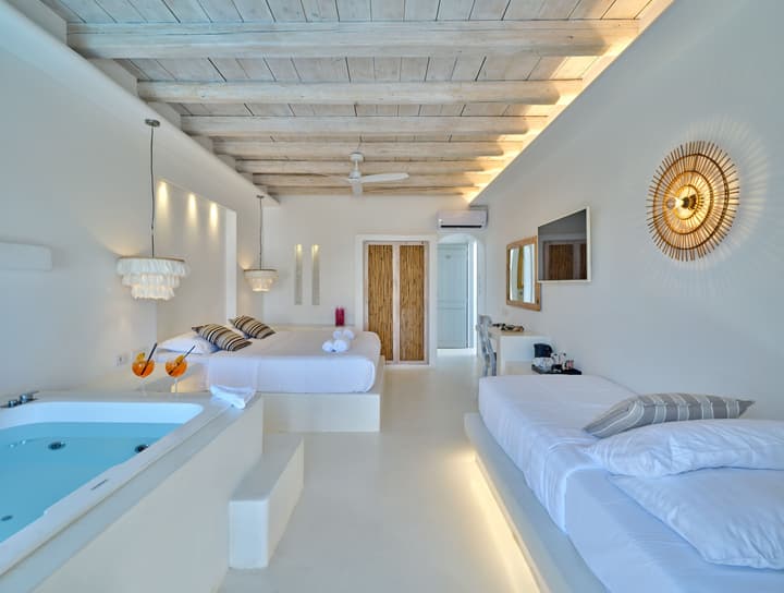 Zefi Hotel & Suites