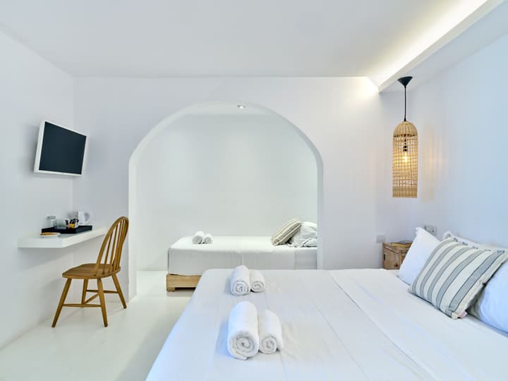 Zefi Hotel & Suites