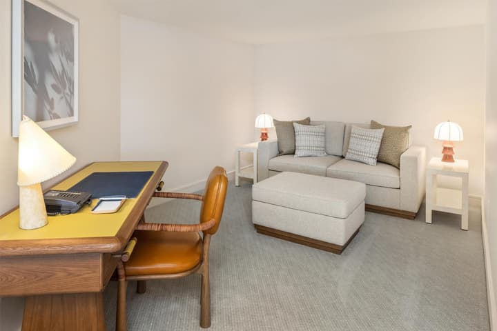 Ka Laʻi Waikiki Beach, LXR Hotels & Resorts