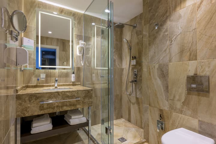 INTERNATIONAL Hotel Casino & Tower Suites