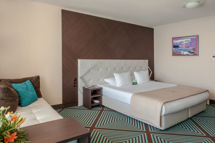 INTERNATIONAL Hotel Casino & Tower Suites