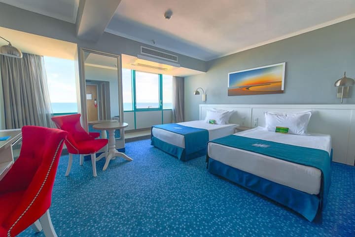 INTERNATIONAL Hotel Casino & Tower Suites