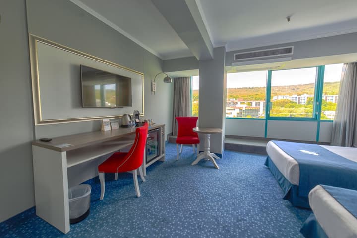 INTERNATIONAL Hotel Casino & Tower Suites