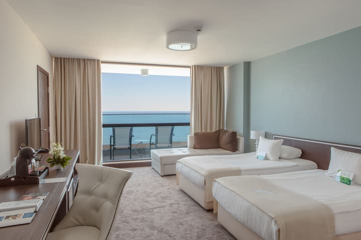 INTERNATIONAL Hotel Casino & Tower Suites