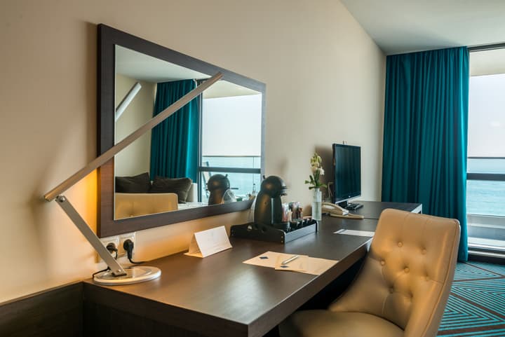 INTERNATIONAL Hotel Casino & Tower Suites