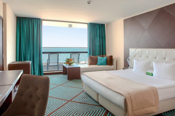 INTERNATIONAL Hotel Casino & Tower Suites