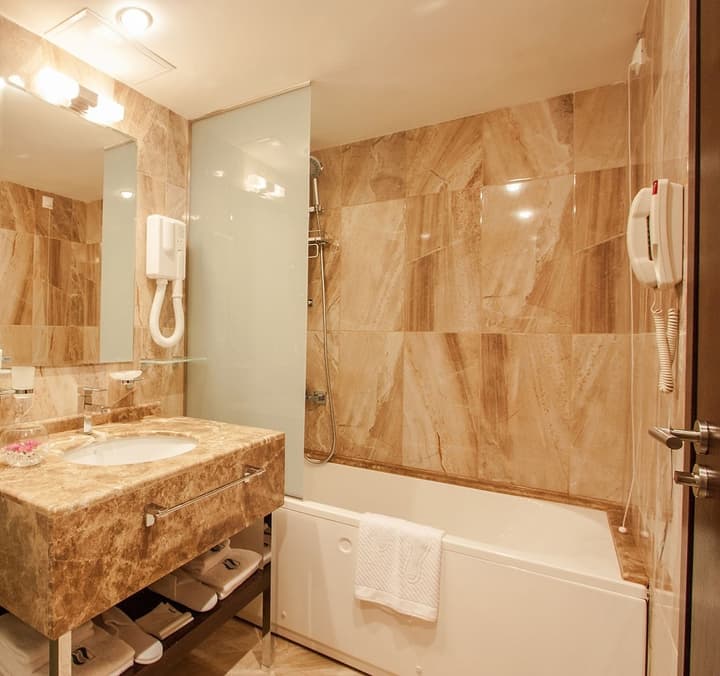 INTERNATIONAL Hotel Casino & Tower Suites