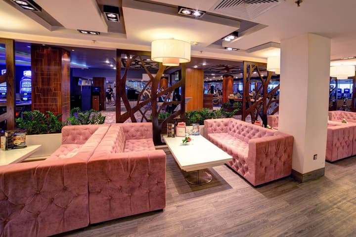 INTERNATIONAL Hotel Casino & Tower Suites