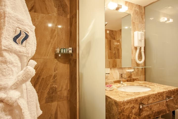 INTERNATIONAL Hotel Casino & Tower Suites