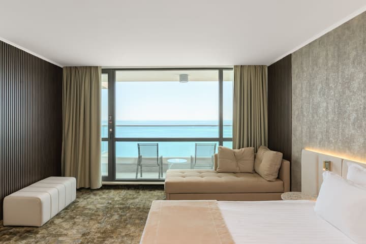 INTERNATIONAL Hotel Casino & Tower Suites