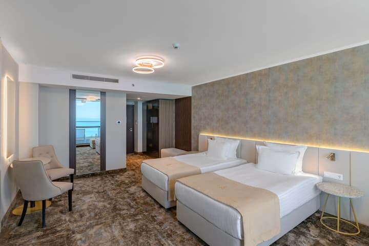 INTERNATIONAL Hotel Casino & Tower Suites