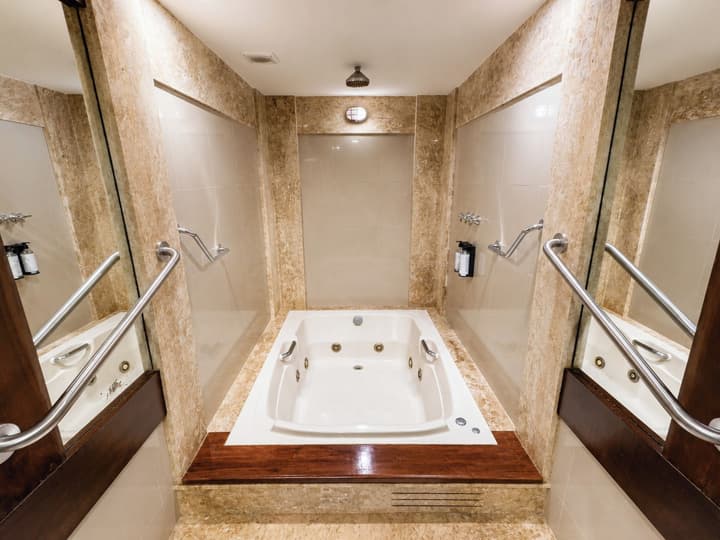 Sailing Hotel & Spa