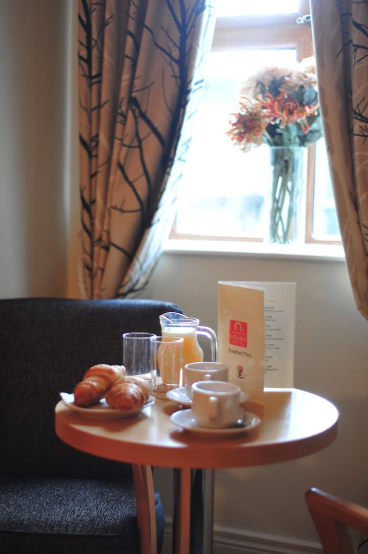 Coach House Hotel