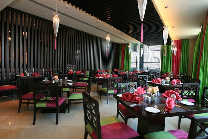 Yas Plaza Marina