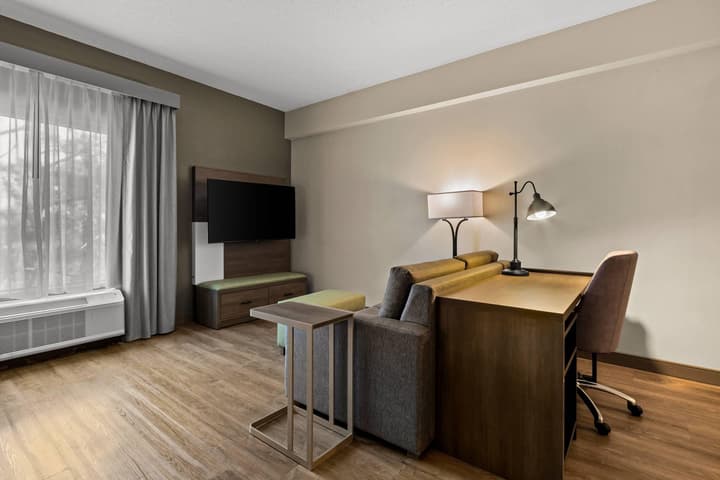Comfort Suites Charleston West Ashley