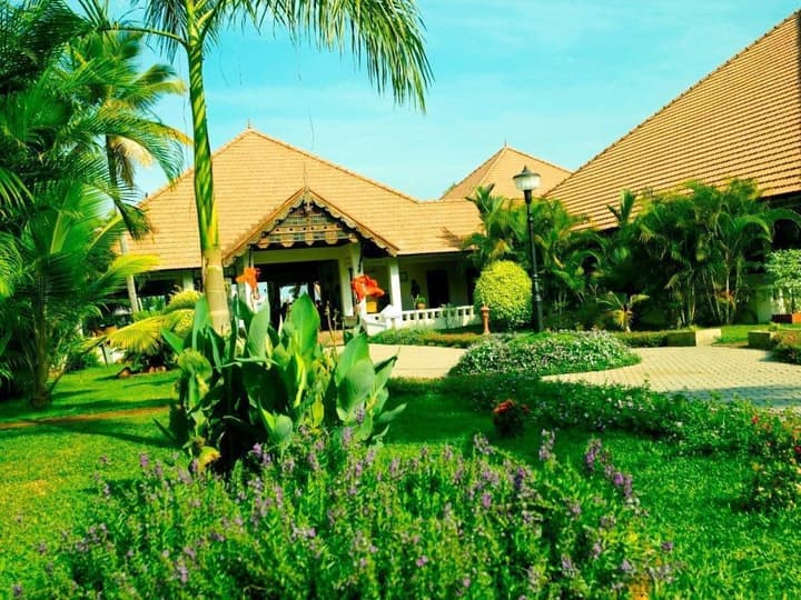 Abad Whispering Palms