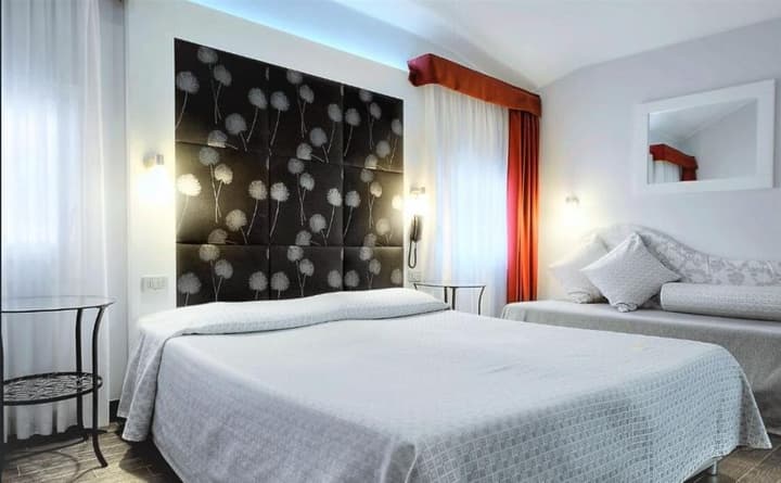 Hotel Aaron